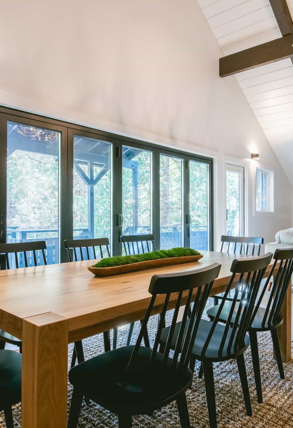 Cozy dining area with seating for eight, perfect for a Lake Arrowhead family vacation.