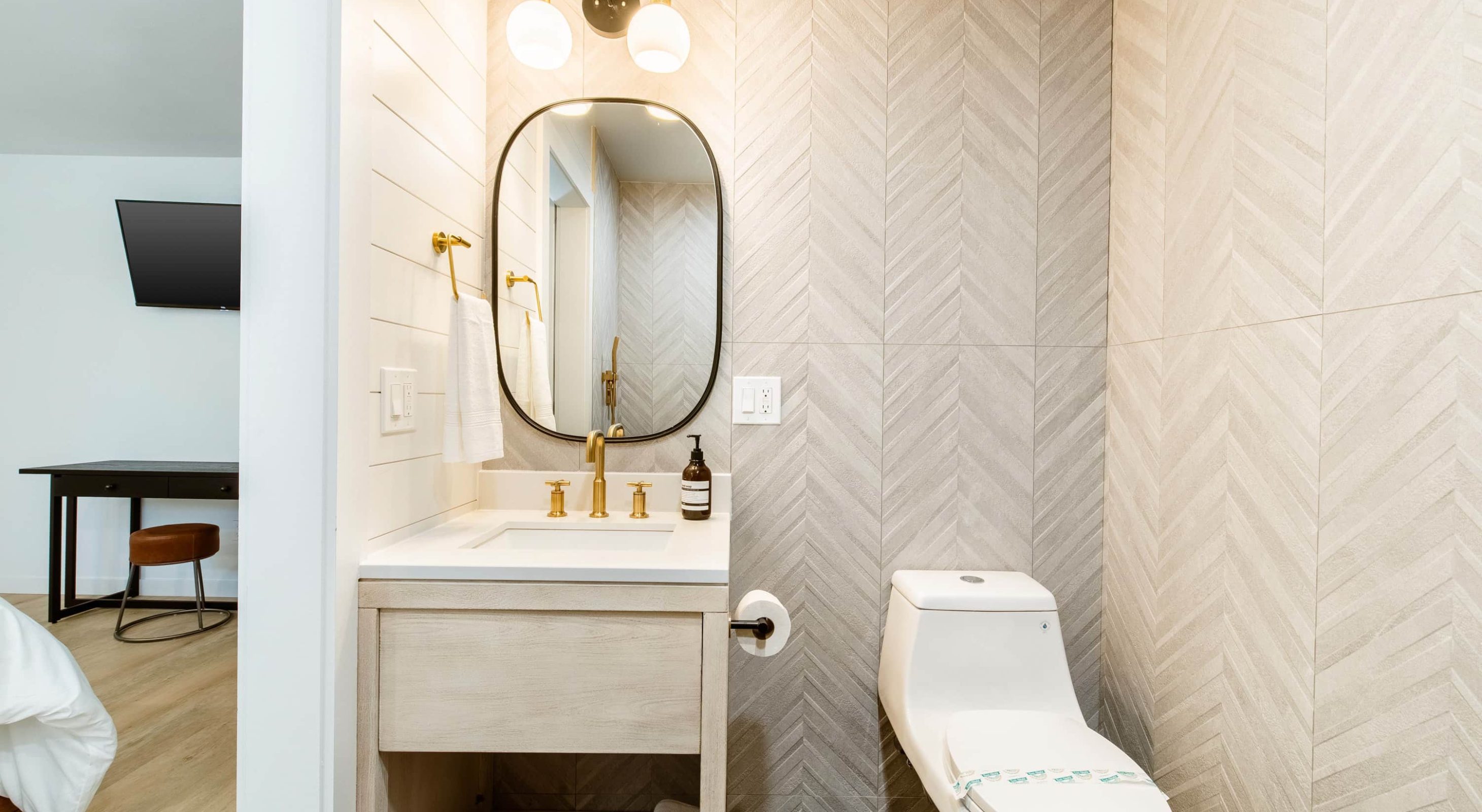 Modern bathroom in cozy mountain retreat, ideal for a relaxing getaway from Los Angeles.