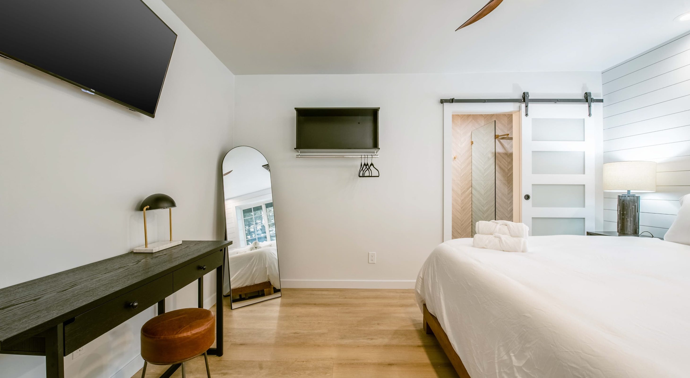 Modern bedroom with minimalist decor at a boutique hotel near the village in Lake Arrowhead.