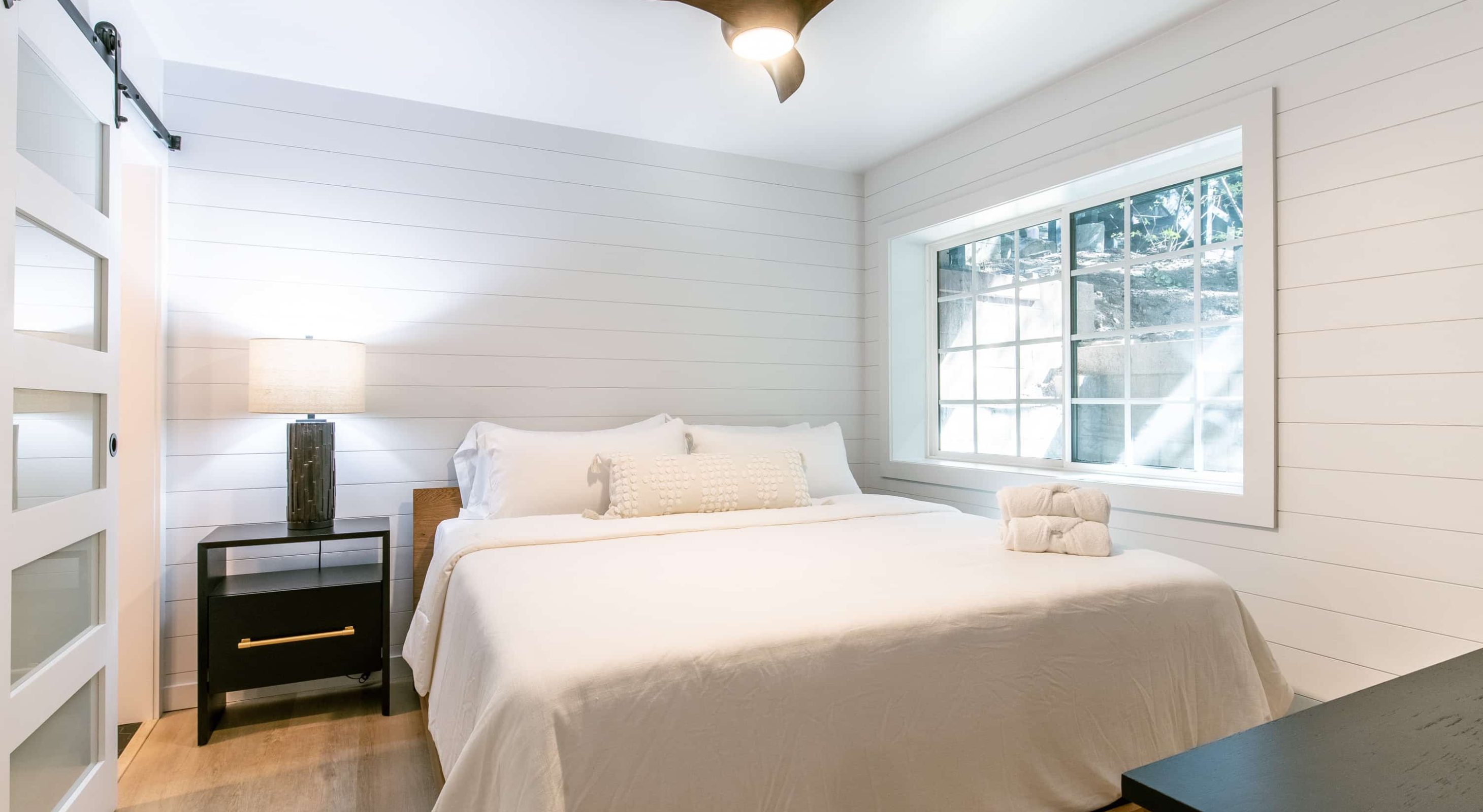 Cozy mountain retreat room with white bedding, ideal for a Lake Arrowhead family vacation.