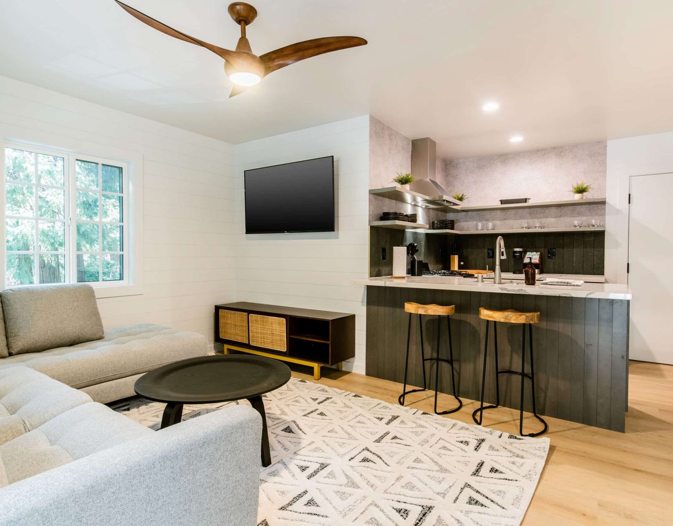 Modern living area in a cozy mountain retreat, ideal for a Lake Arrowhead escape.