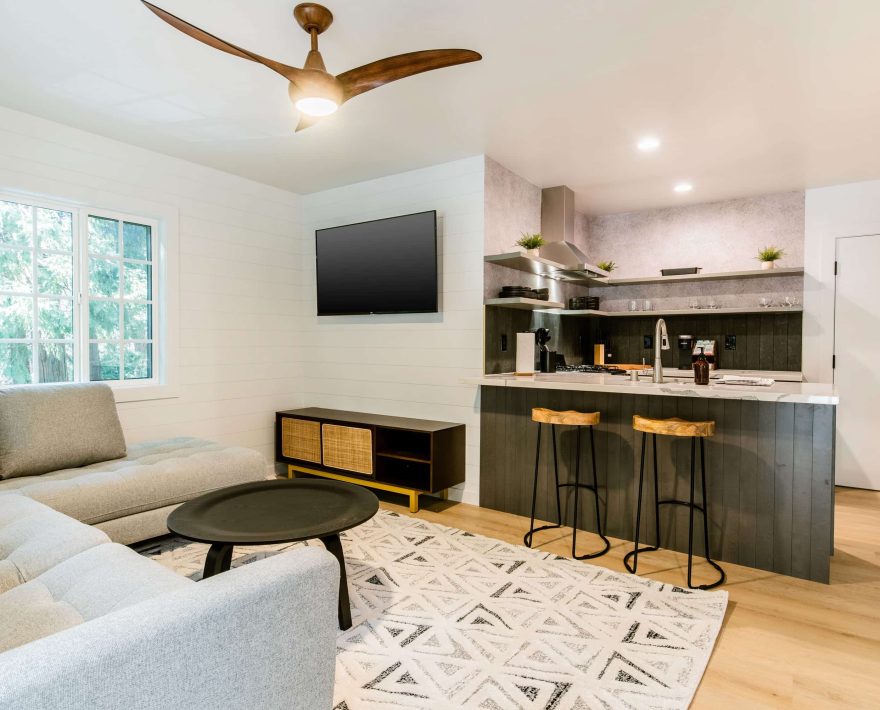 Modern living area in a cozy mountain retreat, ideal for a Lake Arrowhead escape.
