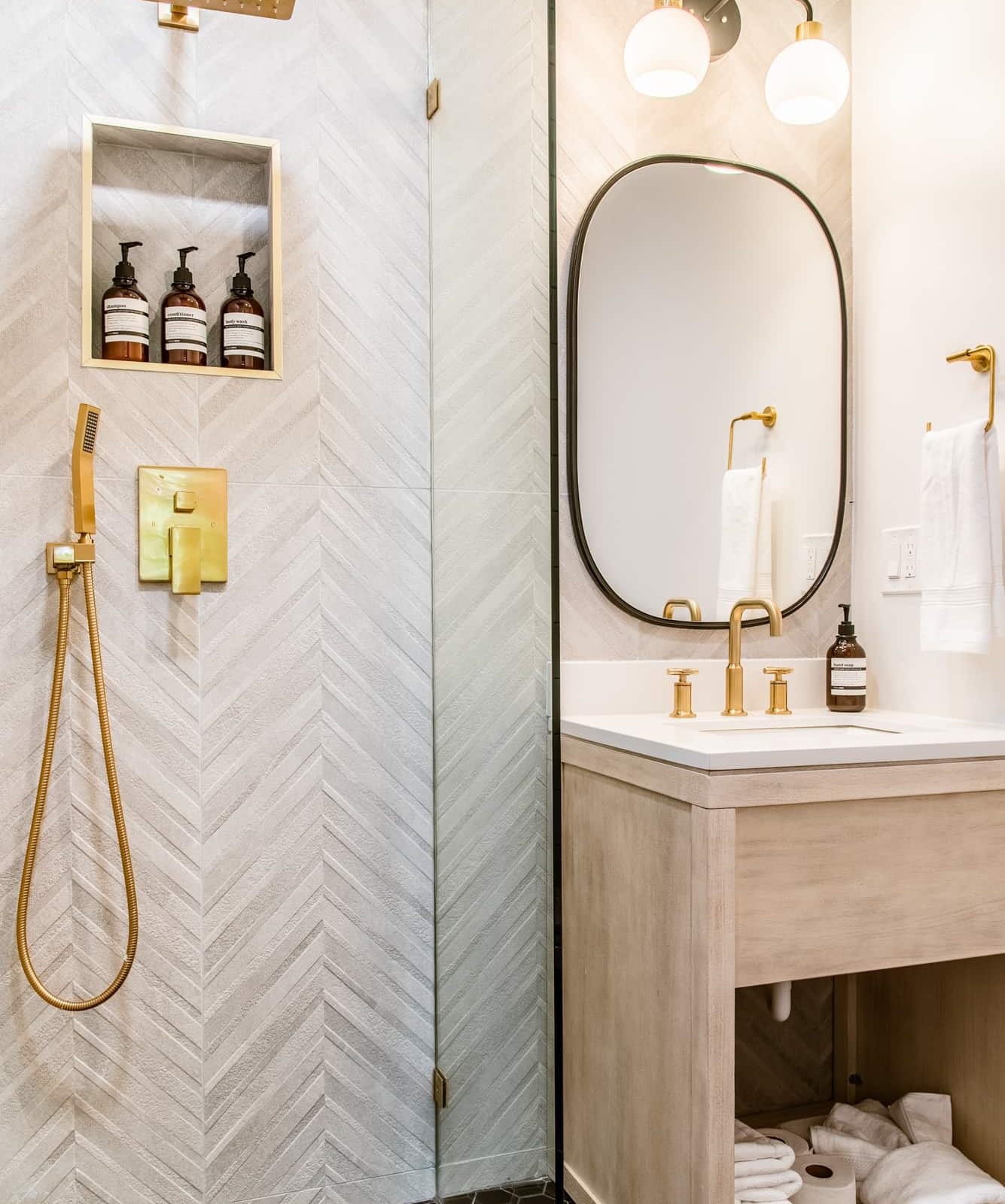 Elegant bathroom in a cozy mountain retreat, perfect for a Lake Arrowhead family vacation.