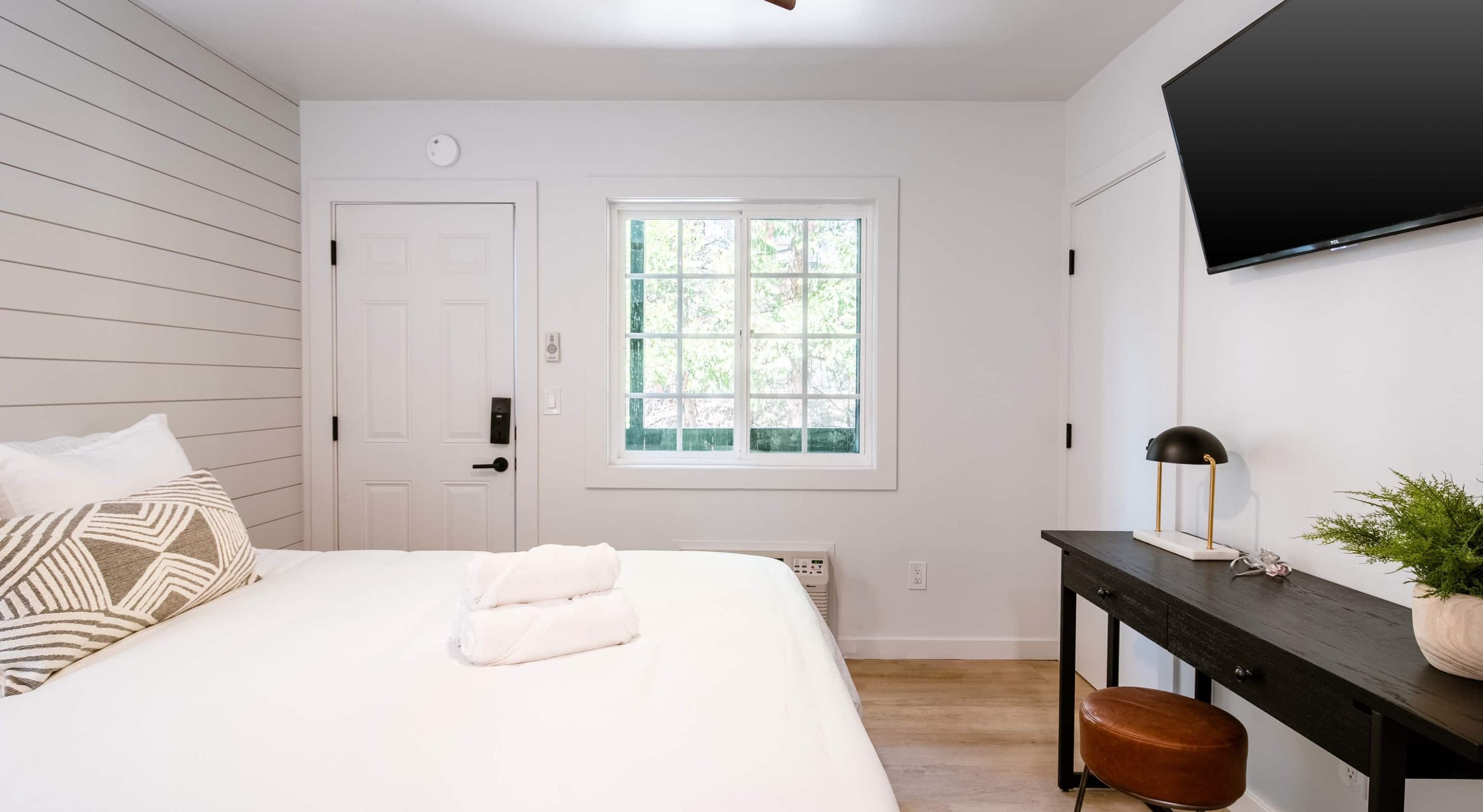Modern room with comfy bed and desk, ideal for a cozy Lake Arrowhead Escape.