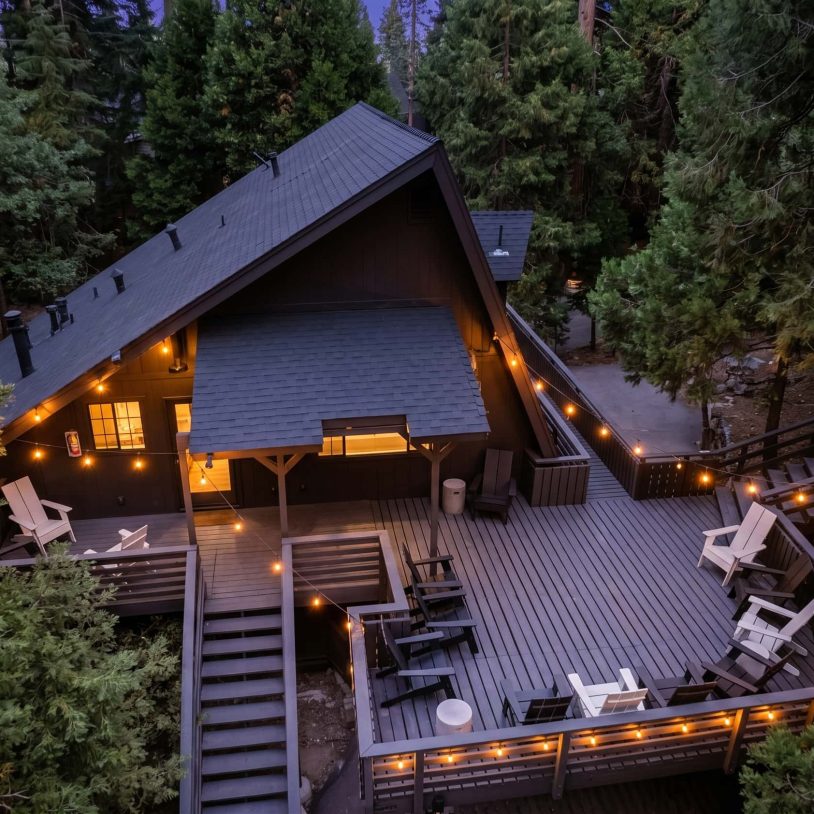 Exterior deck of Lake Arrowhead mountain hotel with large desk and lush trees